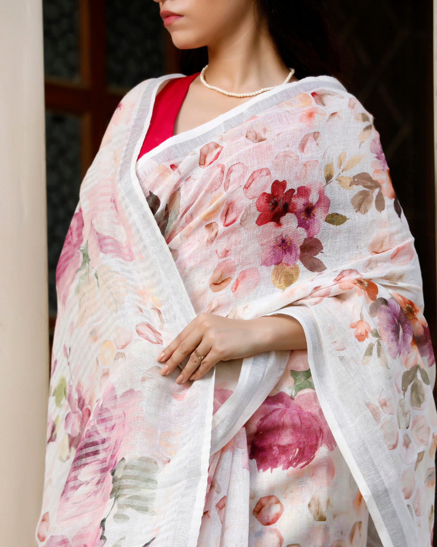 White - Honeycomb Floral Linen Saree