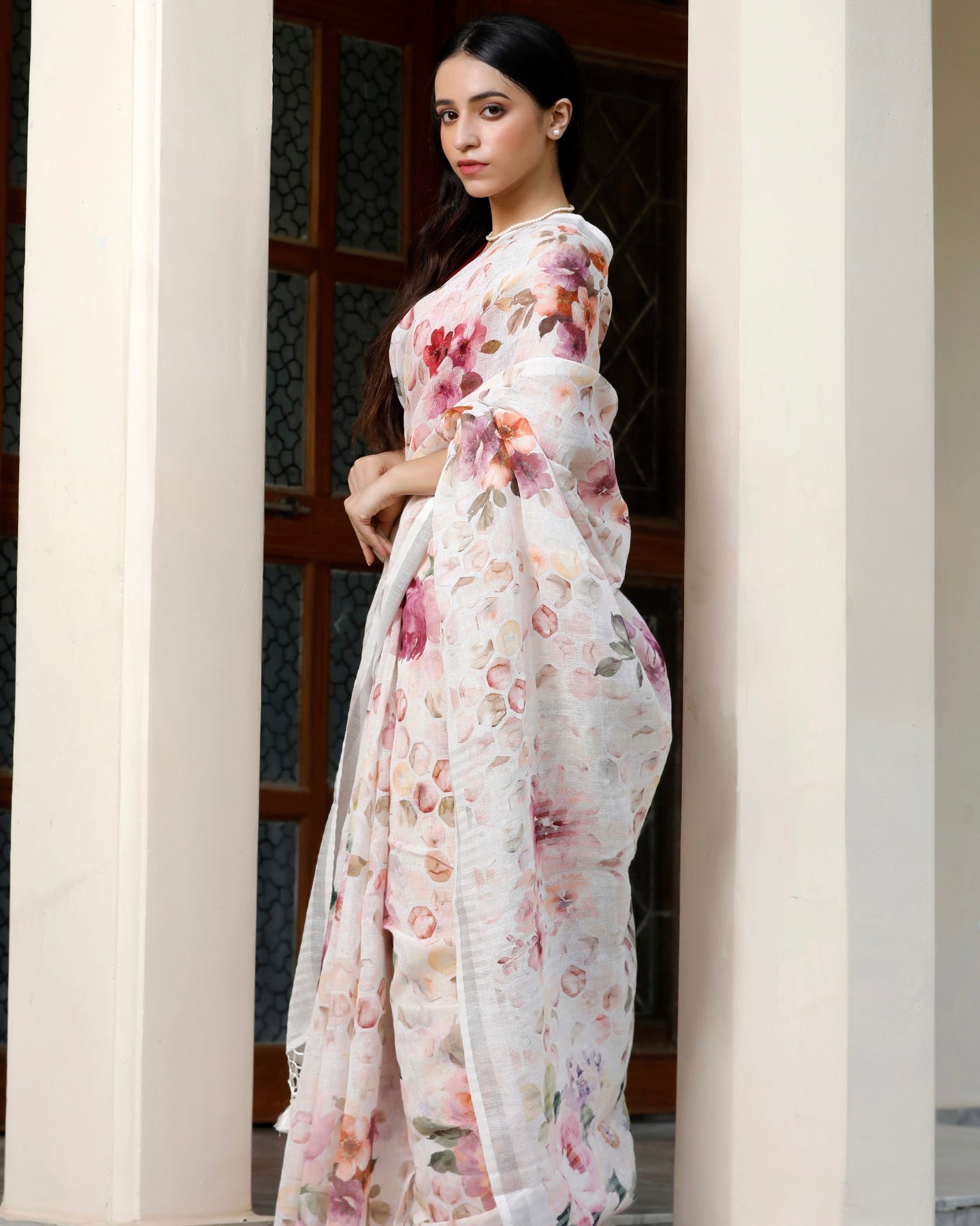 White - Honeycomb Floral Linen Saree