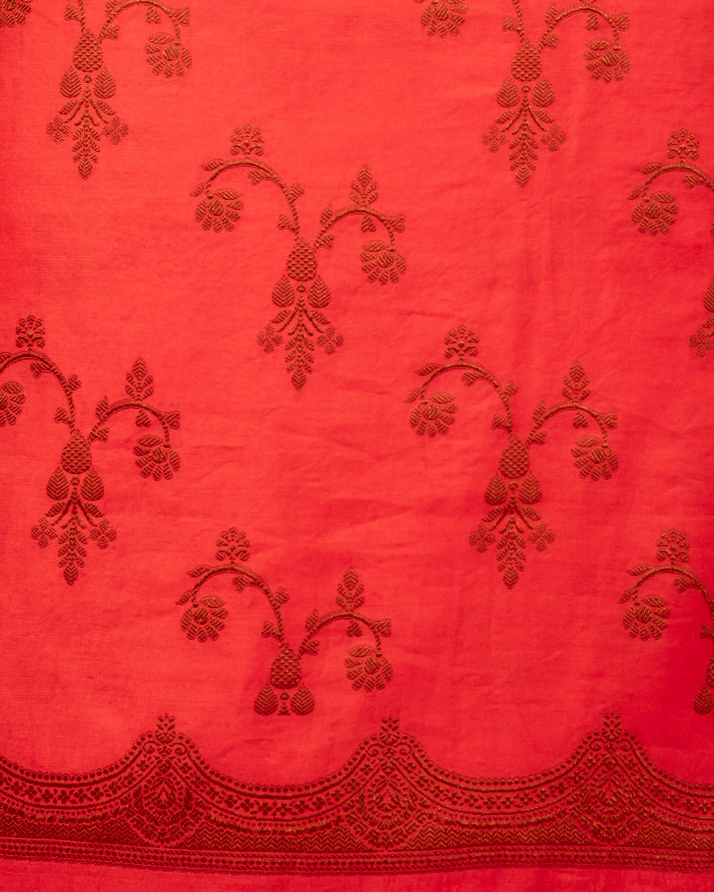 Red Banarasi Chiniya Silk 3-Piece Suit Set with Resham Weaving