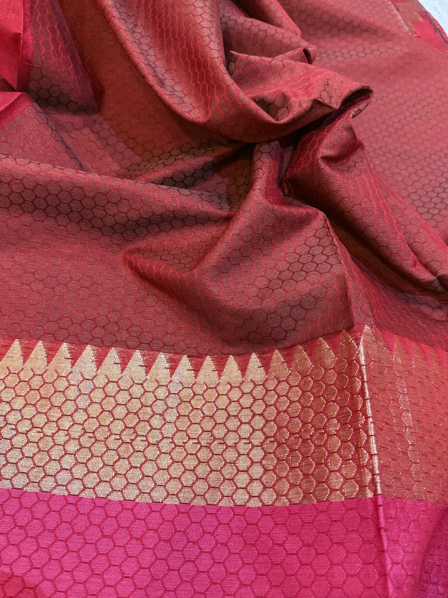 Maroon Banarasi Silk Saree – Abstract Design with Bel Buta Pallu